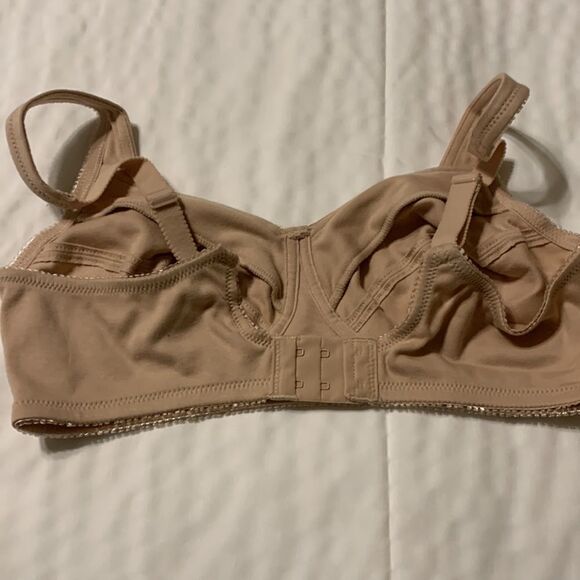 Fruit of the loom size 36C bra. New in package and never worn. - Picture 2 of 7